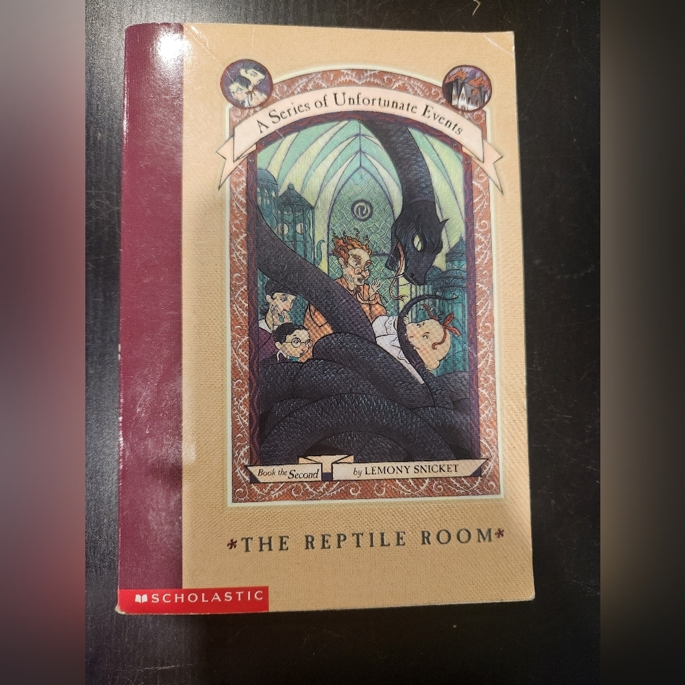 Scholastic The Reptile Room  - Red and Tan